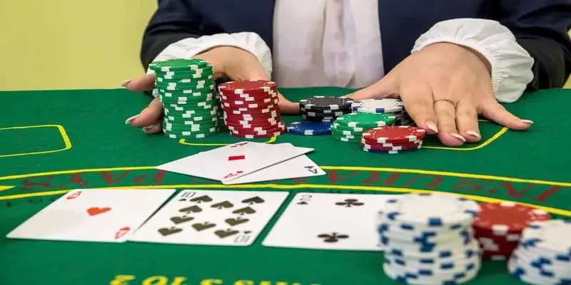 Rút bài cách chơi baccarat trực tuyến luôn thắng